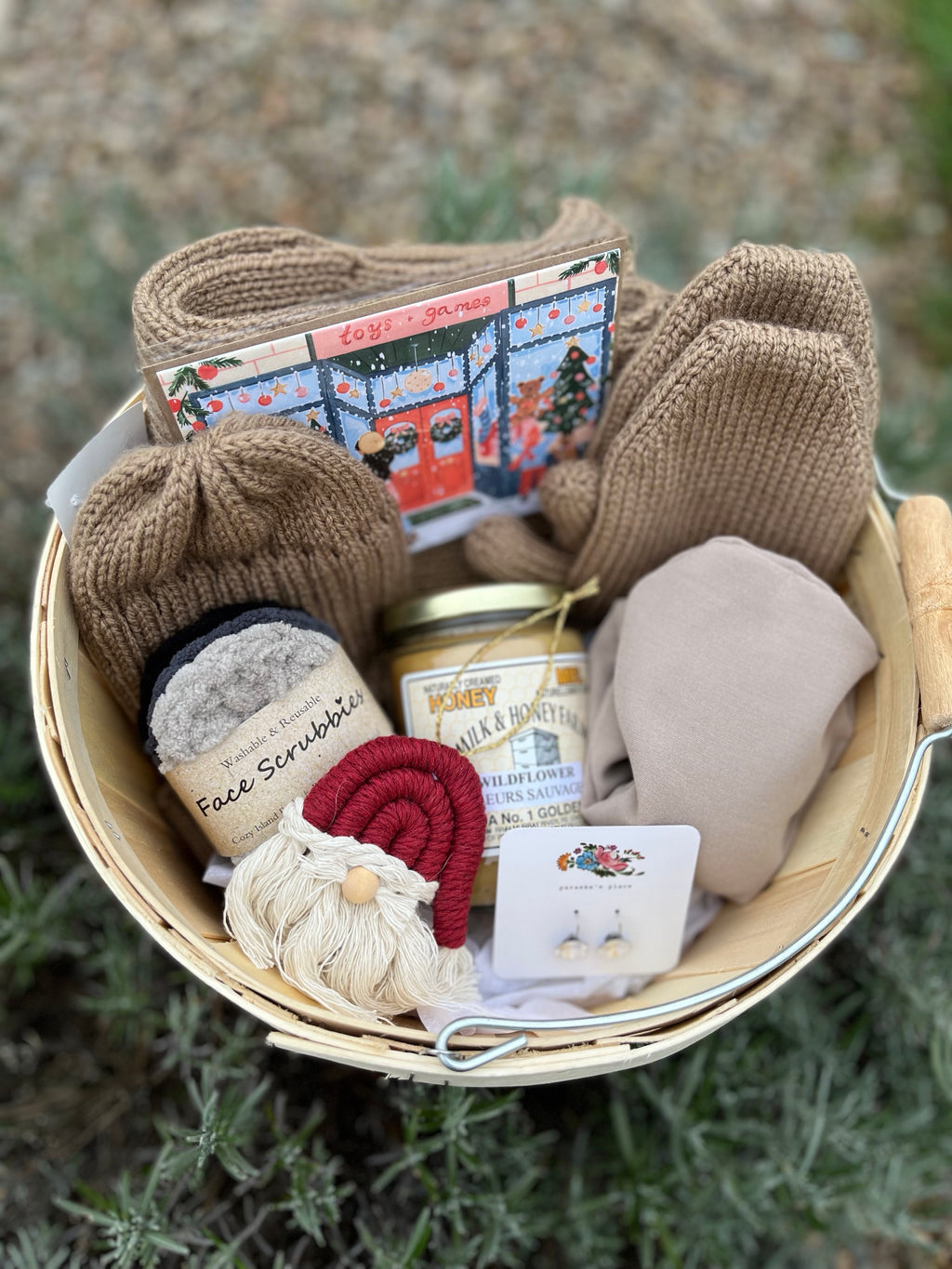 Holiday Stash Gift Basket 🎁